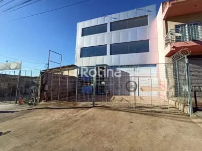 Galpão/Depósito/Armazém para alugar, 266m² no Jardim Europa, Uberlândia