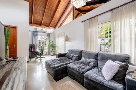 Casa com 5 Quartos à venda, 200m² no Camaquã, Porto Alegre