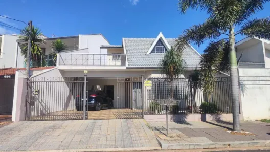 Sobrado com 4 Quartos à venda, 208m² no Zona 07, Maringá