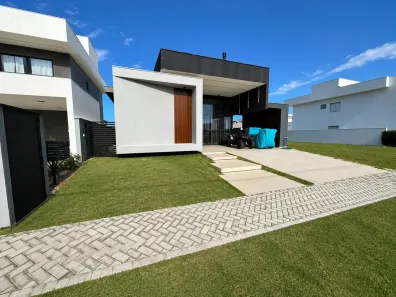 Casa de Condomínio com 4 Quartos à venda, 184m² no Ogiva, Cabo Frio