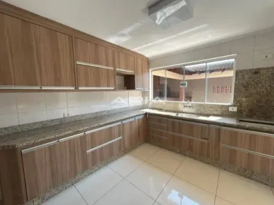 Casa com 3 Quartos para alugar, 226m² no Universitário, Londrina