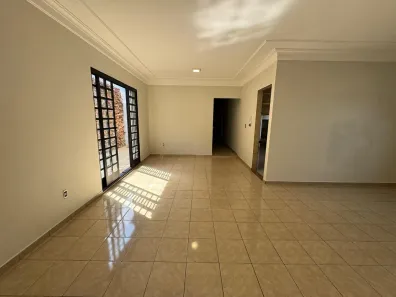 Casa com 3 Quartos à venda, 262m² no Vigilato Pereira, Uberlândia