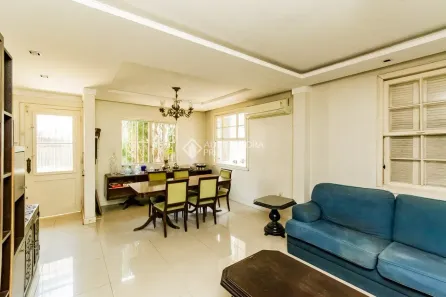 Casa com 5 Quartos para alugar, 338m² no Passo da Areia, Porto Alegre