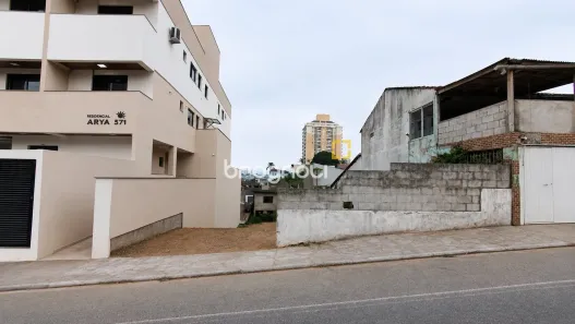 Lote/Terreno à venda, 300m² no Barreiros, São José