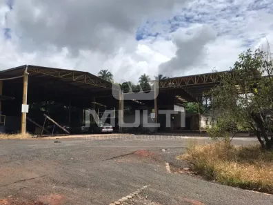 Casa com 1 Quarto para alugar, 2960m² no Distrito Industrial, Uberlândia