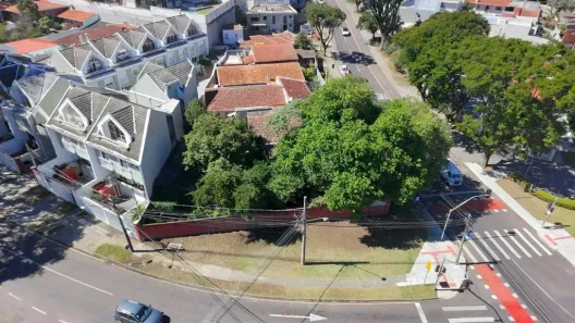 Lote/Terreno à venda, 749m² no Mercês, Curitiba