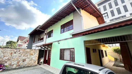 Casa com 2 Quartos para alugar, 90m² no Santo Antônio, Joinville