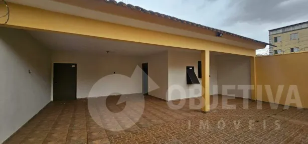 Casa com 3 Quartos para alugar, 170m² no Santa Mônica, Uberlândia