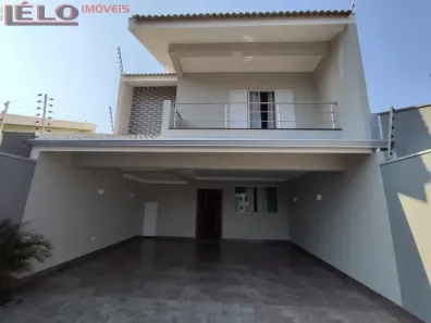 Sobrado com 3 Quartos à venda, 156m² no Parque Residencial Tuiuti, Maringá