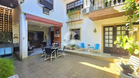 Casa com 8 Quartos à venda, 225m² no Santa Rosa, Niterói
