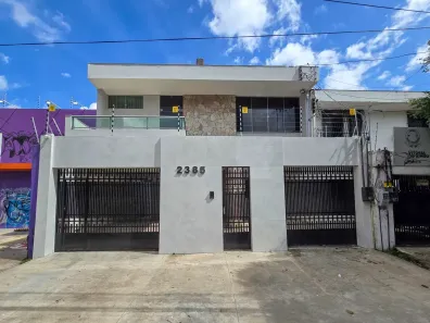 Sobrado com 4 Quartos para alugar, 420m² no Batista Campos, Belém