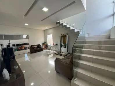 Sobrado com 3 Quartos para alugar, 150m² no Laranjeiras, Uberlândia