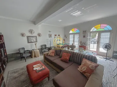 Sobrado com 5 Quartos à venda, 500m² no Jardim Siesta, Jacareí