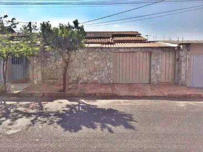 Casa com 3 Quartos à venda, 250m² no Segismundo Pereira, Uberlândia