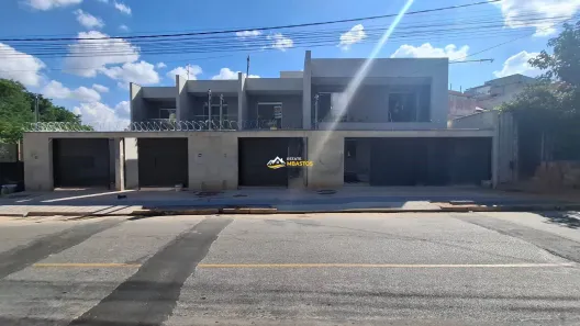Casa com 2 Quartos à venda, 90m² no Parque Xangri-Lá, Contagem