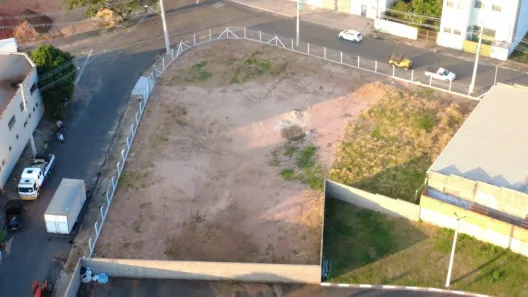 Lote/Terreno à venda, 330m² no Portal das Flores, São Pedro