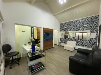 com 8 Quartos à venda, 10m² no Vila São Carlos, Taubaté