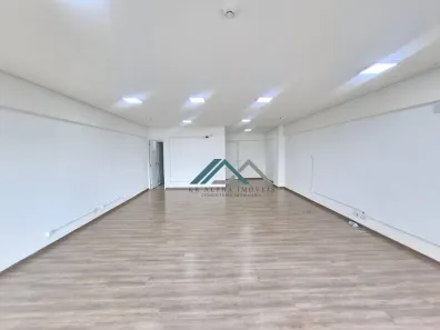Sala Comercial para alugar, 54m² no Green Valley Alphaville, Barueri