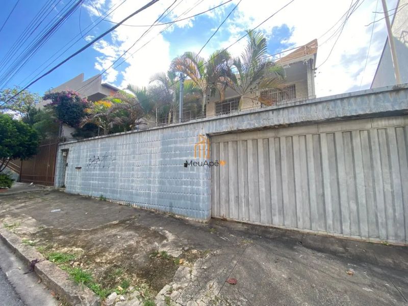 Casa com 4 quartos — Caiçaras, Belo Horizonte