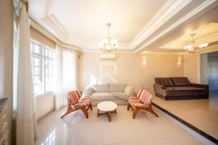 Casa com 3 Quartos para alugar, 234m² no Ahú, Curitiba