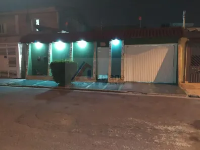 Casa com 2 Quartos à venda, 253m² no Jardim Stella, Santo André