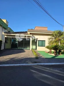 Casa de Condomínio com 3 Quartos à venda, 230m² no Jardins Madri, Goiânia