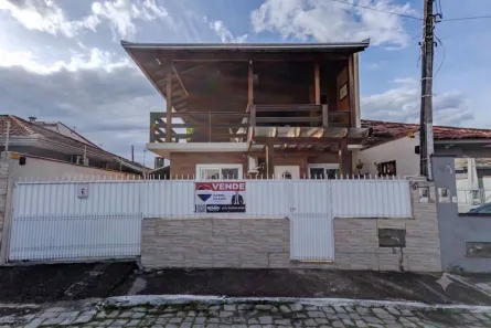 Sobrado com 3 Quartos à venda, 134m² no Centro, Camboriú