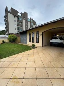 Casa com 4 Quartos à venda, 200m² no Floresta, Joinville