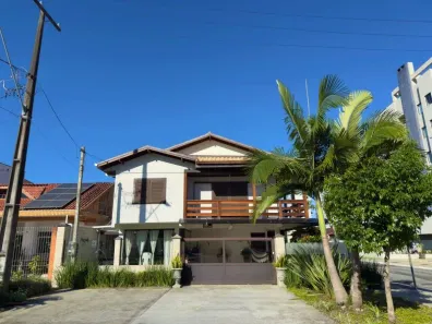 Sobrado com 4 Quartos à venda, 200m² no Centro, Matinhos