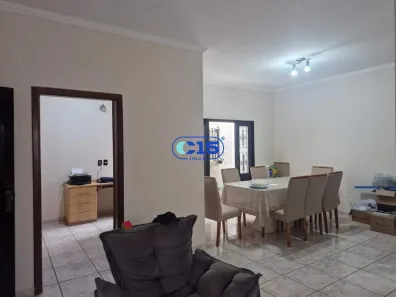Casa com 4 Quartos à venda, 250m² no Centro, Franca