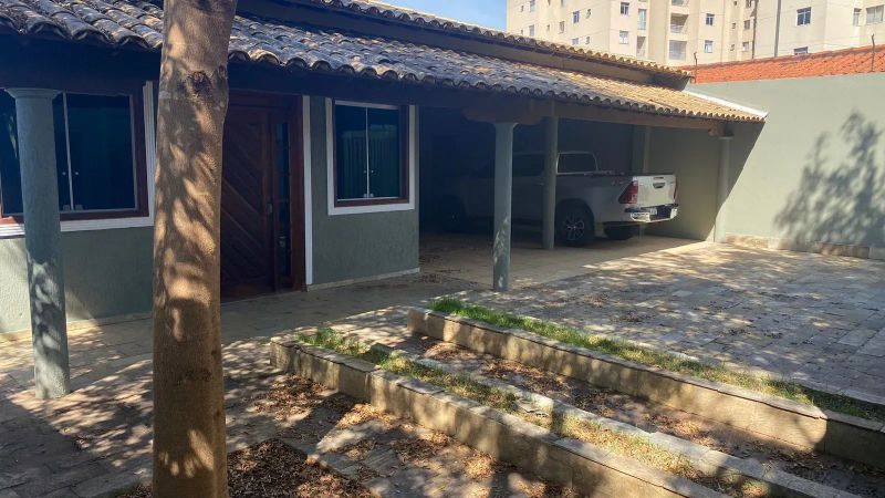 Casa com 4 quartos — Copacabana, Belo Horizonte