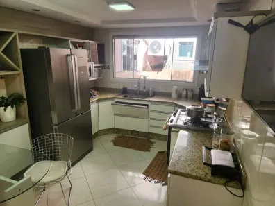 Casa de Condomínio com 6 Quartos à venda, 300m² no Campo Grande, Rio de Janeiro