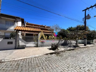 Sobrado com 5 Quartos à venda, 240m² no Centro, Penha
