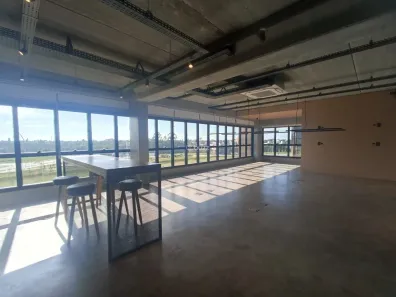 Sala Comercial para alugar, 136m² no Campeche, Florianópolis