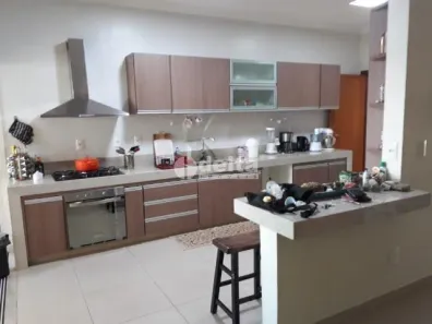 Casa com 3 Quartos à venda, 330m² no Pampulha, Uberlândia