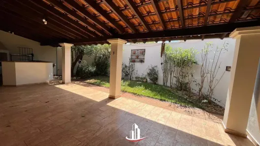 Casa com 3 Quartos para alugar, 390m² no Santa Maria, Uberaba