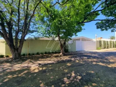 Casa com 4 Quartos para alugar, 250m² no Jardim Acapulco, Marília