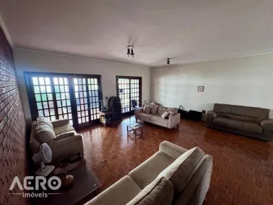 Casa com 3 Quartos para alugar, 375m² no Vila Aviação, Bauru
