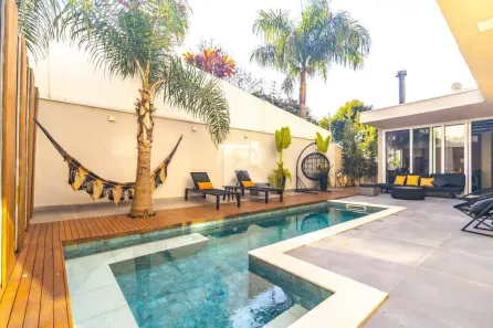 Casa com 4 Quartos para alugar, 401m² no Campo Comprido, Curitiba
