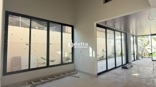 Casa de Condomínio com 4 Quartos à venda, 258m² no Gávea, Uberlândia