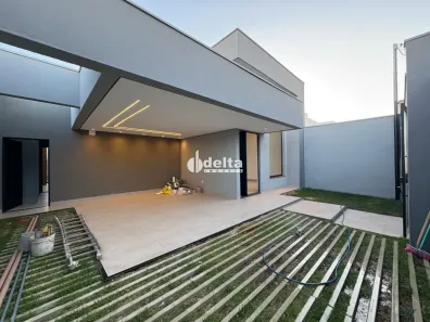 Casa com 3 Quartos à venda, 297m² no Grand Ville, Uberlândia