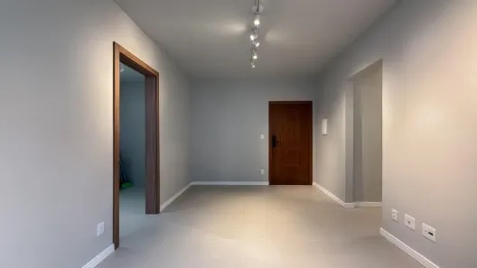 Apartamento com 2 Quartos à venda, 58m² no Vila Ipiranga, Porto Alegre
