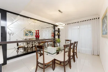 Sobrado com 4 Quartos à venda, 240m² no Tarumã, Curitiba