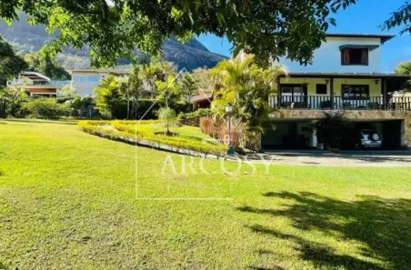 Casa com 4 Quartos à venda, 241m² no Samambaia, Petrópolis