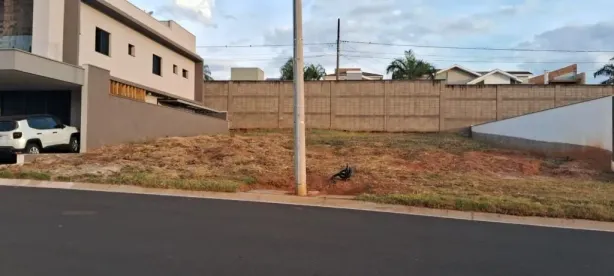 Lote/Terreno à venda, 250m² no Jardim Tropical, Marília