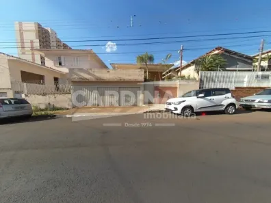 Casa com 3 Quartos para alugar, 330m² no Jardim São Carlos, São Carlos