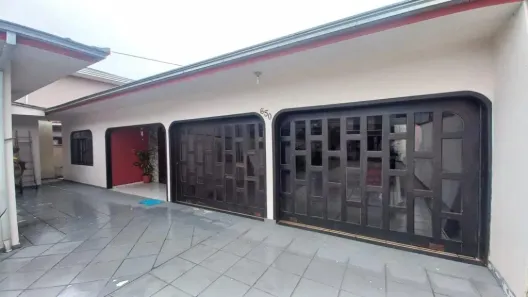 Casa com 4 Quartos à venda, 199m² no Comasa, Joinville