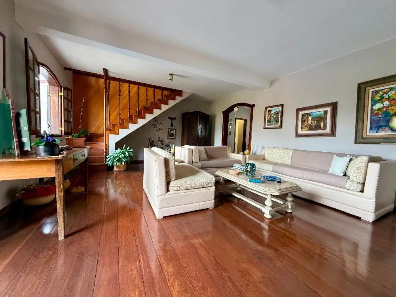 Casa com 4 quartos — Alto Caiçaras, Belo Horizonte
