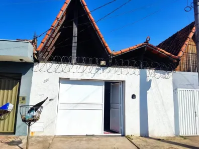 Casa com 2 Quartos à venda, 135m² no Planalto, Montes Claros