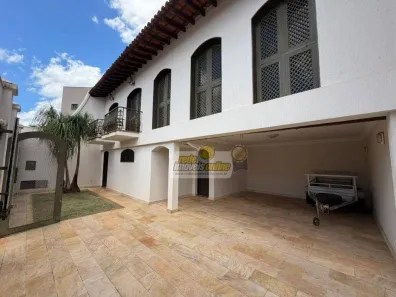 Casa com 4 Quartos à venda, 420m² no Mercês, Uberaba